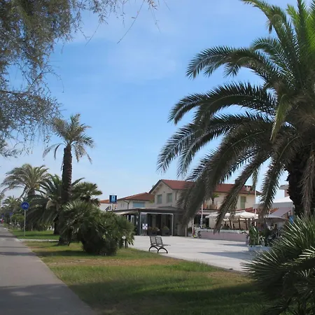 Brezza Marina By Interhome Lido di Camaiore