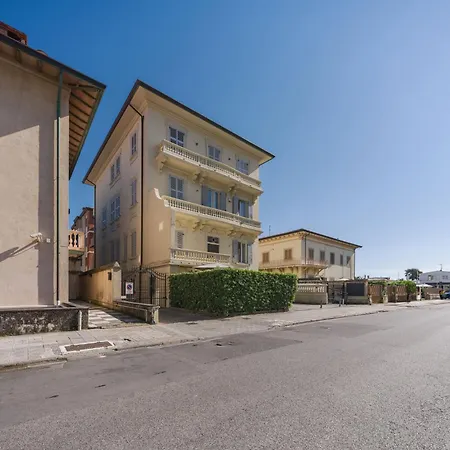 Brezza Marina By Interhome Lido di Camaiore